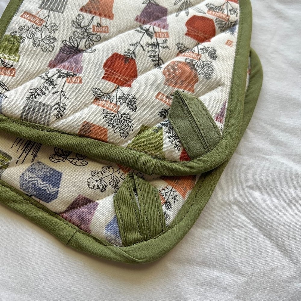 Oven Mitt and Pot holders bundle - Picture 7 of 13